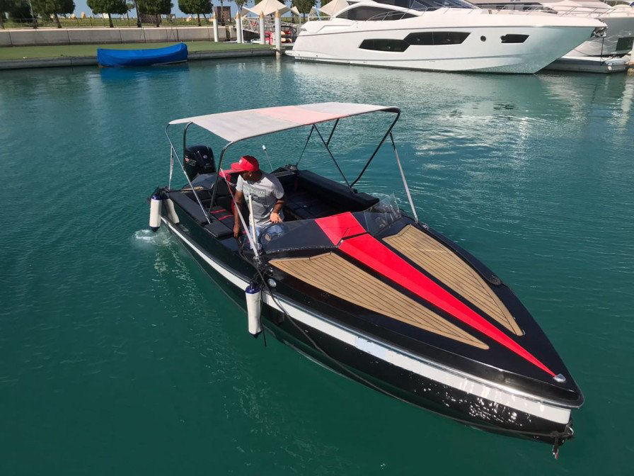 Hipstercruising boat